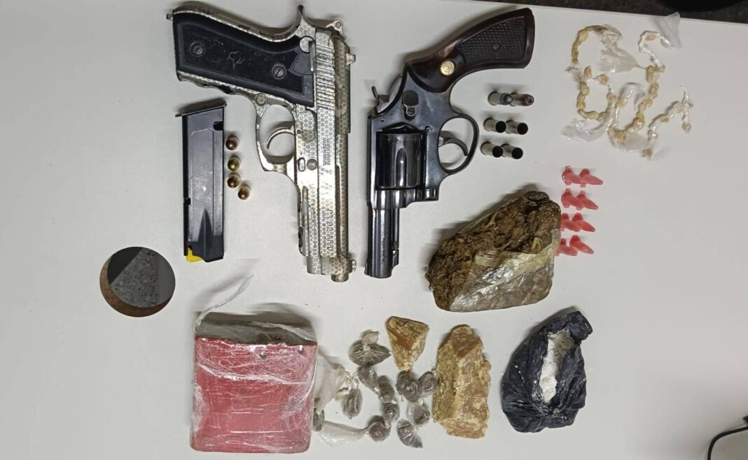 Operação Policial Apreende Armas, Munições E Drogas Em Jitaúna