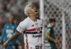 São Paulo vence Chapecoense e assume liderança isolada do Brasileiro São Paulo vence Chapecoense e assume liderança isolada do Brasileiro