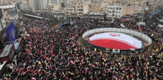 Sob bombas, multidões vão às ruas no Irã em apoio aos palestinos Sob bombas, multidões vão às ruas no Irã em apoio aos palestinos