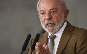 Lula zera imposto e subsidia diesel para conter alta do petróleo