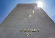Governo bloqueia R$ 22,1 bi do Orçamento de 2026