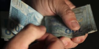 Salário médio do trabalhador amplia recorde e chega a R$ 3.722