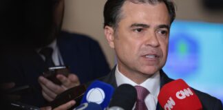 Diretor da Aneel critica Enel por tentar suspender processo