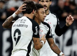 Corinthians derrota Peñarol para seguir 100% na Libertadores Corinthians derrota Peñarol para seguir 100% na Libertadores