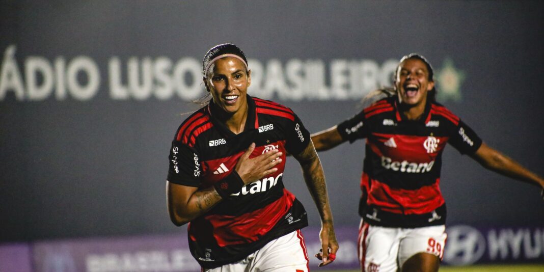 Flamengo derrota Vitória e fica perto de líderes no BR Feminino