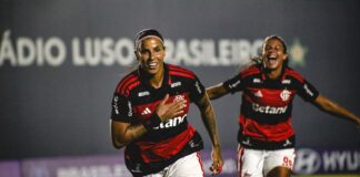 Flamengo derrota Vitória e fica perto de líderes no BR Feminino Flamengo derrota Vitória e fica perto de líderes no BR Feminino