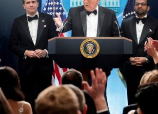 Homem atira durante jantar de Trump com correspondentes em Washington Homem atira durante jantar de Trump com correspondentes em Washington