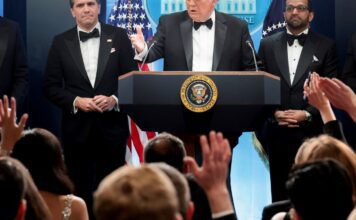 Homem atira durante jantar de Trump com correspondentes em Washington Homem atira durante jantar de Trump com correspondentes em Washington