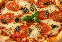 Pizza caseira profissional com ingredientes simples