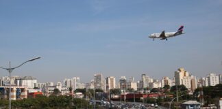 Empresas aéreas terão linha de crédito para enfrentar alta de custos