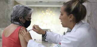 Butantan busca voluntários para teste de vacina da gripe para idosos