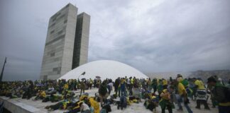 Moraes concede prisão domiciliar a idosos condenados pelo 8 de Janeiro