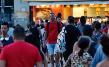 Desemprego chega a 5,8% no trimestre encerrado em abril, diz IBGE
