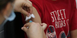 Vacinação nas escolas segue até dia 30 e meta é imunizar 27 milhões