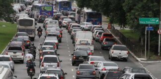 Gasolina e alimentos pressionam, e prévia da inflação sobe para 0,89%