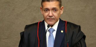 Ministro Nunes Marques toma posse como presidente do TSE