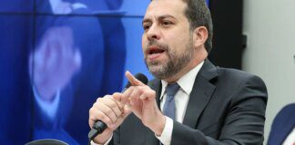 Na Câmara, Boulos defende fim da escala 6×1 de forma imediata