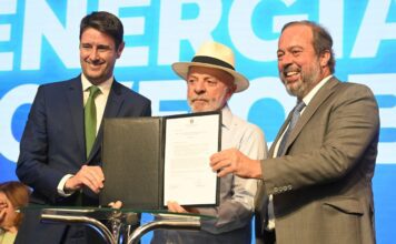 Governo renova contratos com distribuidoras de energia em 13 estados