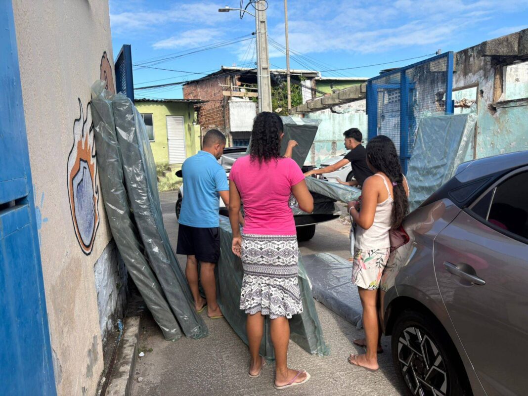 Famílias Atingidas Por Desabamento Em Salvador Recebem Auxílio Da Prefeitura