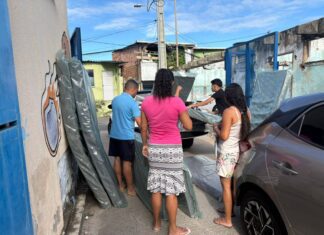 Famílias Atingidas Por Desabamento Em Salvador Recebem Auxílio Da Prefeitura Famílias Atingidas Por Desabamento Em Salvador Recebem Auxílio Da Prefeitura