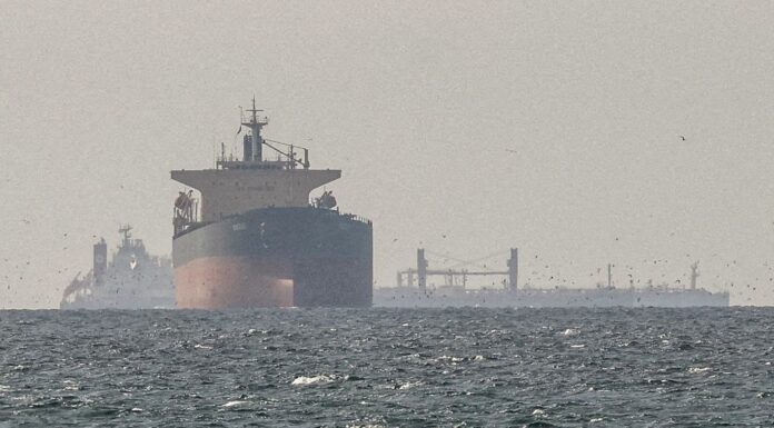Irã nega passagem de navios dos EUA por Ormuz e petróleo dispara Irã nega passagem de navios dos EUA por Ormuz e petróleo dispara
