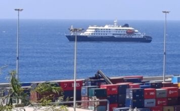 Passageiros começam a deixar navio onde houve surto de hantavírus Passageiros começam a deixar navio onde houve surto de hantavírus