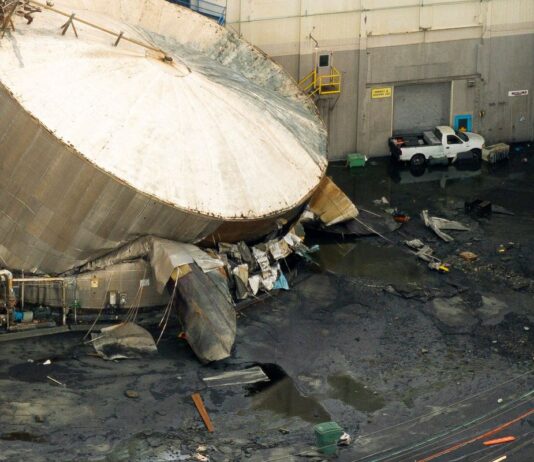 Washington: 11 pessoas estão desaparecidas após rompimento de tanque Washington: 11 pessoas estão desaparecidas após rompimento de tanque