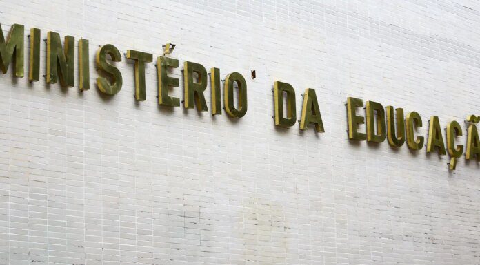 Formação de professores a distância mostra desempenho 53,1% inferior