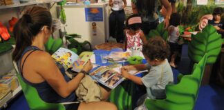 Estudo revela que 53% das famílias raramente leem para criança
