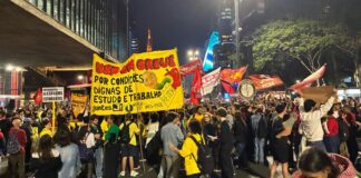 Ato de alunos da USP cobra diálogo com reitoria