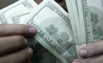 Dólar aproxima-se de R$ 5,17, com notícias do exterior e eleições
