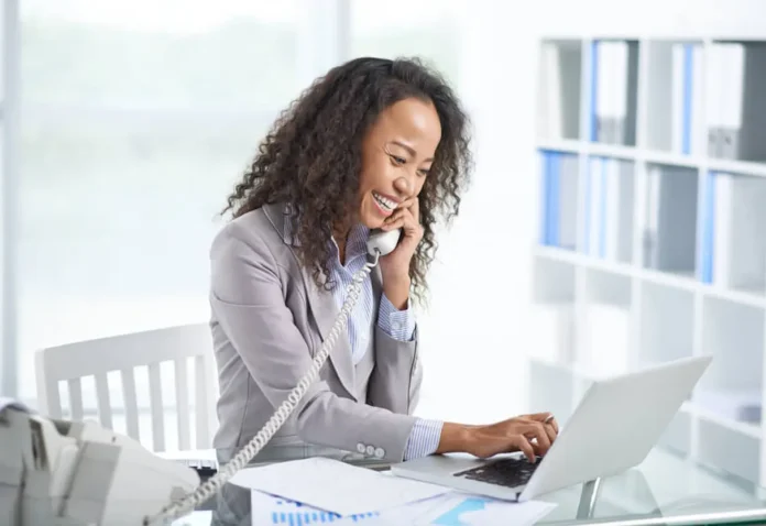 Assistente-Administrativo-SAC-3-e1706704804384-696x478.webp
