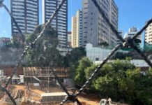 Moradores Denunciam Fechamento De Rua Para Atender Obra De Empreendimento Privado, Em Salvador Moradores Denunciam Fechamento De Rua Para Atender Obra De Empreendimento Privado, Em Salvador
