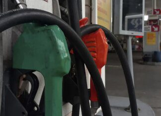 Governo adia retirada de subsídio da gasolina após incertezas no Irã