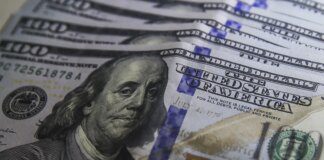 Dólar cai para R$ 5,17 após anúncio de recompra de títulos nos EUA