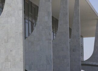 Em artigo no Washington Post, Lula critica política de taxas dos EUA