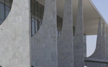 Em artigo no Washington Post, Lula critica política de taxas dos EUA