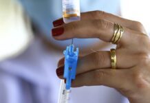 Anvisa determina atualização de vacinas contra covid-19