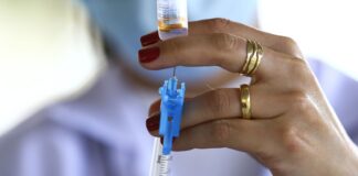 Anvisa determina atualização de vacinas contra covid-19