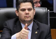 Alcolumbre envia PEC que prevê fim da escala 6×1 para CCJ do Senado