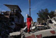 Na Colômbia, equipes ainda procuram sobreviventes de terremoto