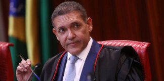 Em sessão do TSE, Nunes Marques defende urnas eletrônicas