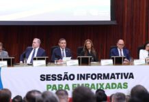 TSE apresenta sistema brasileiro de votação a embaixadores