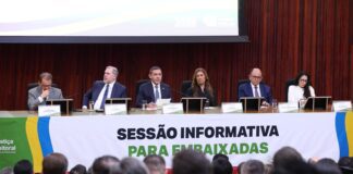 TSE apresenta sistema brasileiro de votação a embaixadores