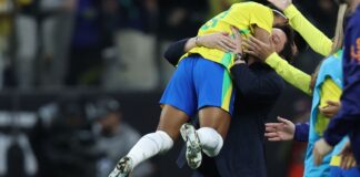 Arthur Elias aprova logística em caminho do Brasil na Copa Feminina Arthur Elias aprova logística em caminho do Brasil na Copa Feminina