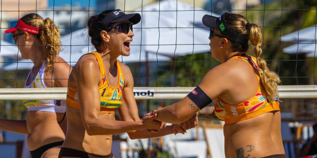 Carol e Rebecca estão na final do Circuito Mundial de Carol e Rebecca estão na final do Circuito Mundial de vôlei de praia