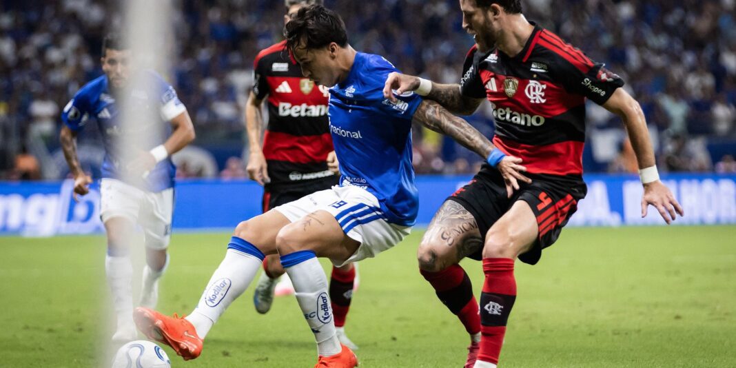 Cruzeiro e Flamengo empatam pelas oitavas de final da Libertadores Cruzeiro e Flamengo empatam pelas oitavas de final da Libertadores
