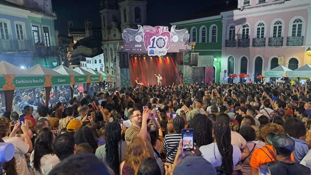 Flipelô Bate Recorde E Reúne Mais De 330 Mil Pessoas Flipelô Bate Recorde E Reúne Mais De 330 Mil Pessoas No Centro Histórico De Salvador
