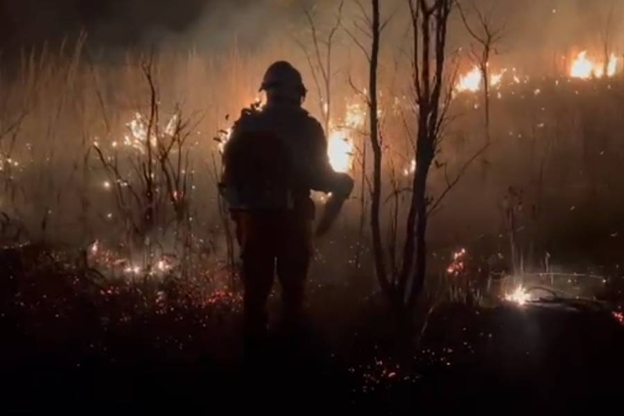 Incêndio De Grandes Proporções Mobiliza Bombeiros Na Serra Da Bandeira, Incêndio De Grandes Proporções Mobiliza Bombeiros Na Serra Da Bandeira, Em Barreiras