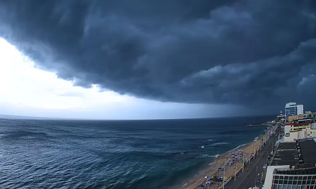 Salvador Começa A Semana Com Chuva E Tempo Instável; Confira Previsão